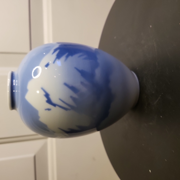 Other - Beautiful Blue and White Japanese Signed Porcelain Vase 5"